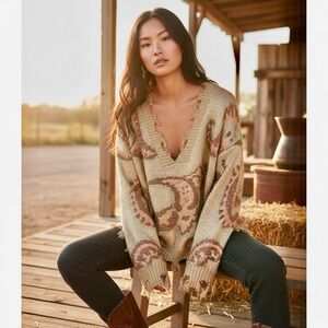 Storia Beige and Brown V-Neck Sweater w/Fringe Detail